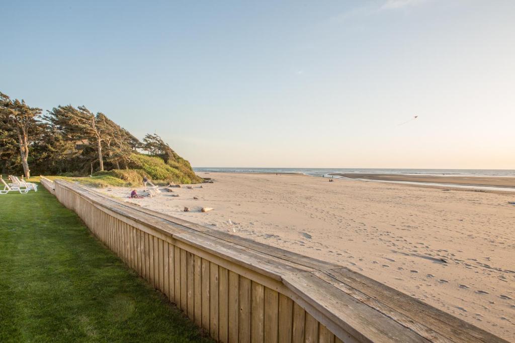 Schooner'S Cove Inn Cannon Beach Exterior photo